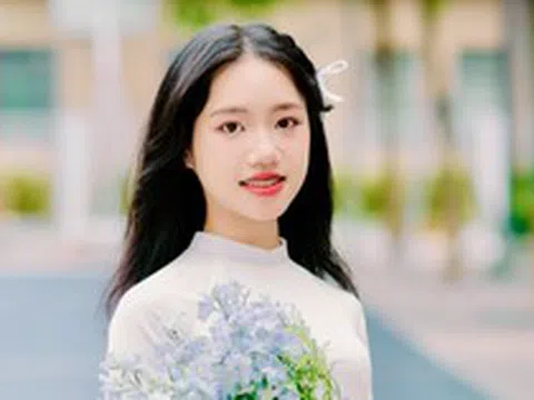 Cô bé nhút nhát thành thủ khoa chuyên Văn toàn Hà Nội, đỗ 3 trường chuyên