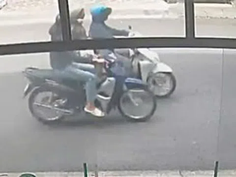 TPHCM: Cướp giật dây chuyền đem về đưa cho mẹ ruột bán