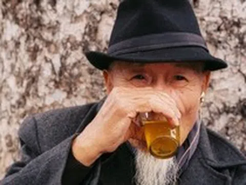 Lời khuyên cho những người hay uống 1 cốc nước ấm mỗi sáng