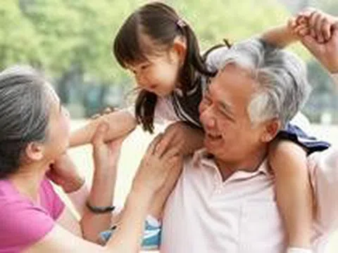 Cháu nội, cháu ngoại bẩm sinh thân thiết với ai hơn? Quy luật di truyền đã có lời giải, rất bất ngờ