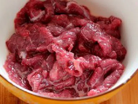 Không chỉ xem màu sắc, đây là cách kiểm tra thịt bò “giả” nhanh mà đơn giản nhất: Nếu có dấu hiệu này thì đừng nên mua