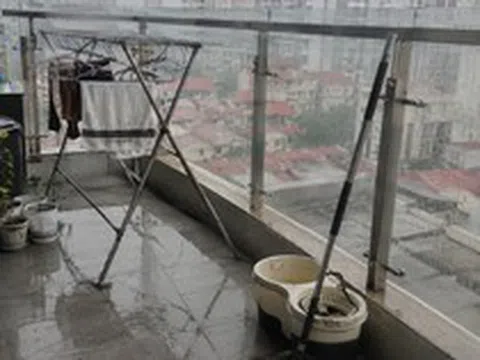 5 thứ nên dọn khỏi ban công trước khi có mưa bão