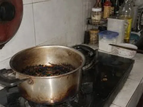 Ngửi thấy mùi khét trong nhà nên làm gì đầu tiên?
