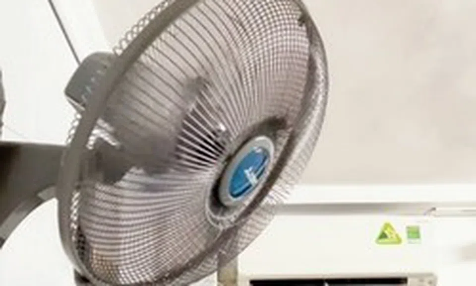 Bật điều hòa + quạt có tốn điện hơn không? EVN đưa ra đáp án