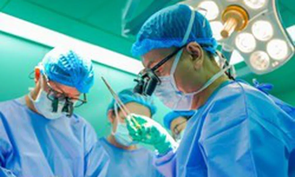 Trái tim người đàn ông đập trong lồng ngực bé gái 13 tuổi: Nhìn lại quy trình ghép tạng "cho đi là còn mãi"